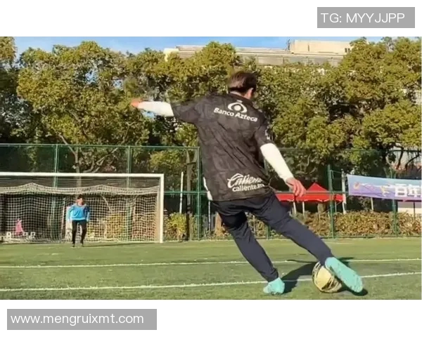 足球明星在镜头前的精彩瞬间与转场背后的故事揭秘